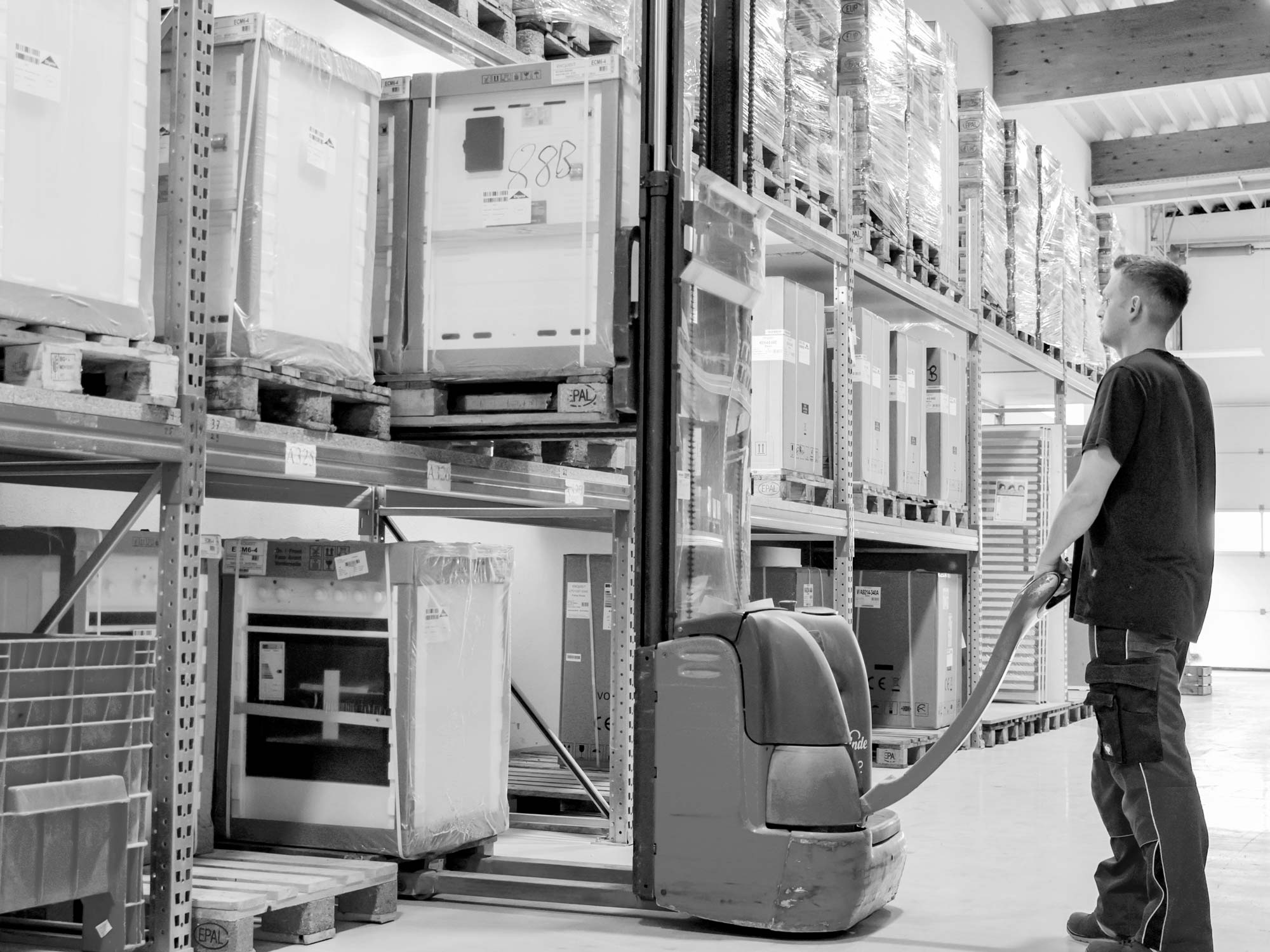 Eine Couch in unserem Möbellager